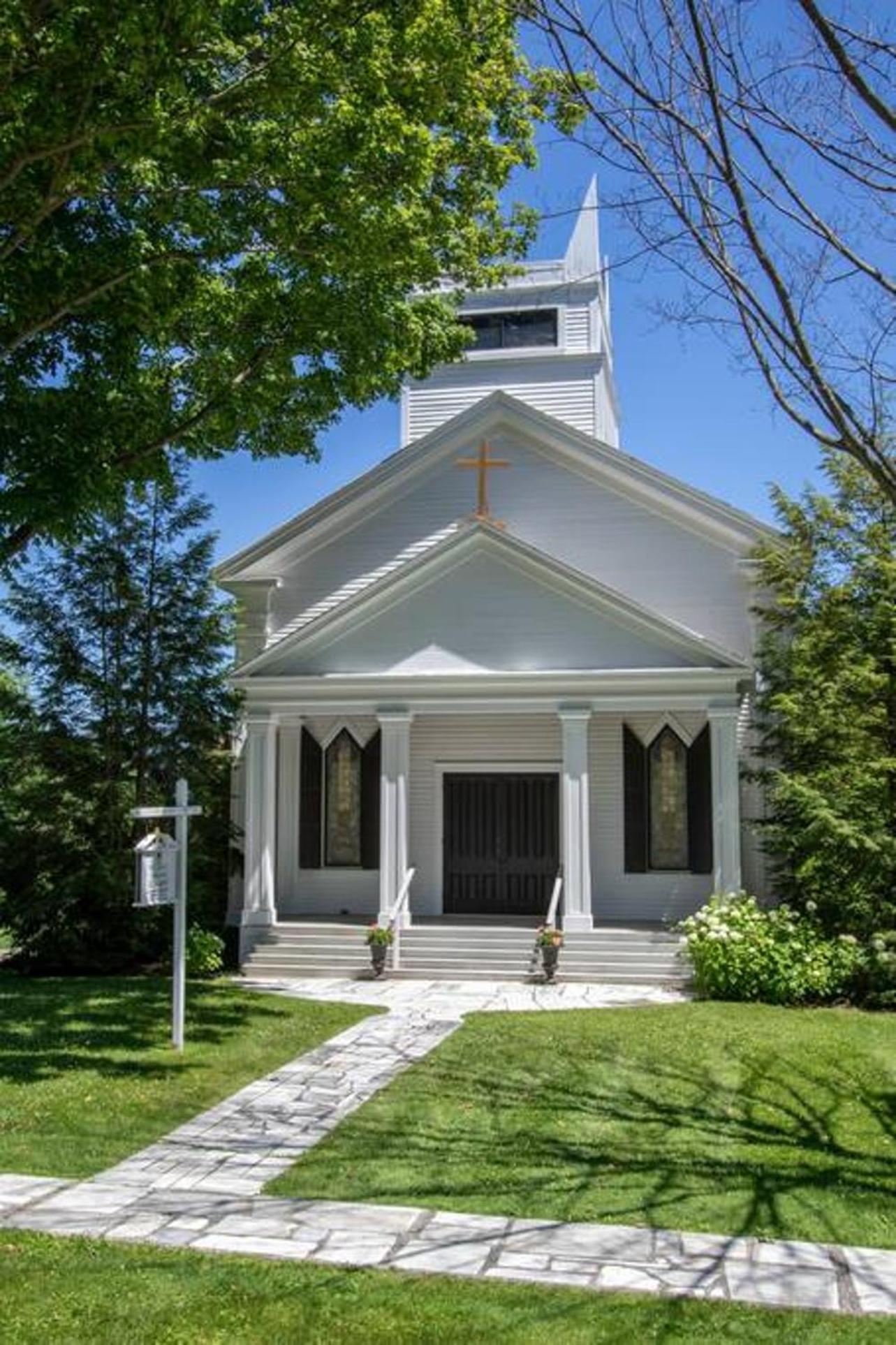 Picture Postcard Mansion In Manchester Village Exterior photo
